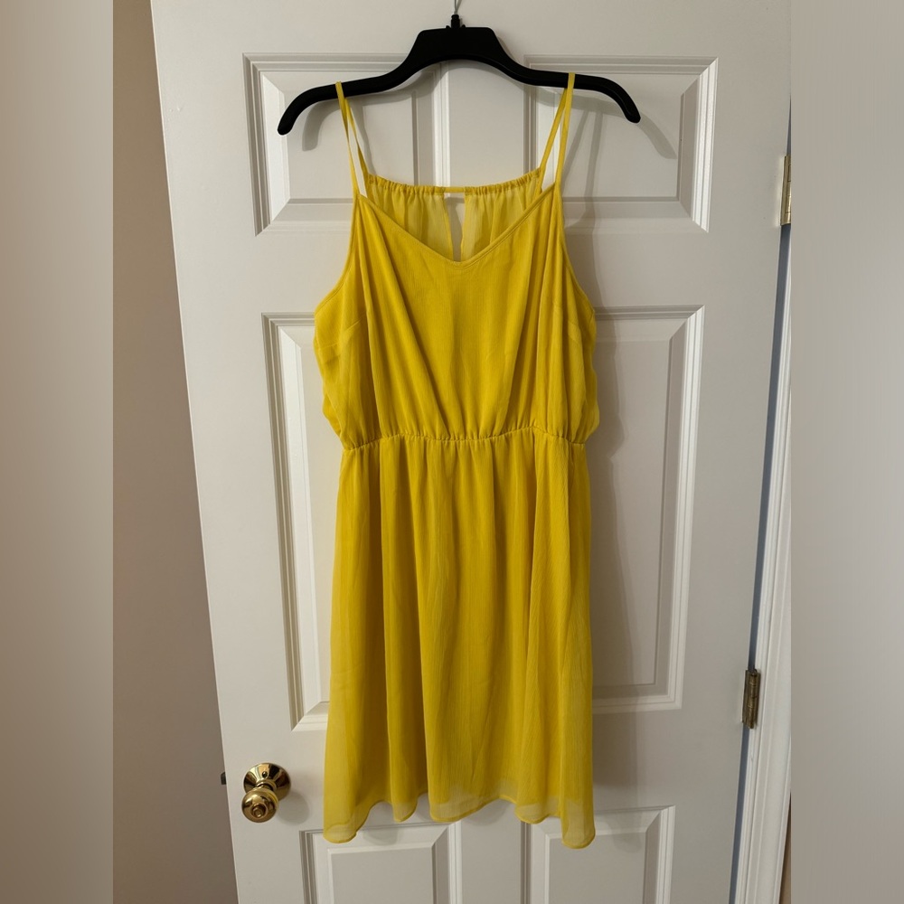 yellow dress